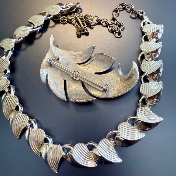 Vintage Silver Tone Leaf Inspired Brooch & Collar Necklace - Picture 6 of 9